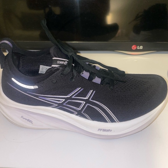 ASICS nimbus 26, great condition! - Picture 2 of 3